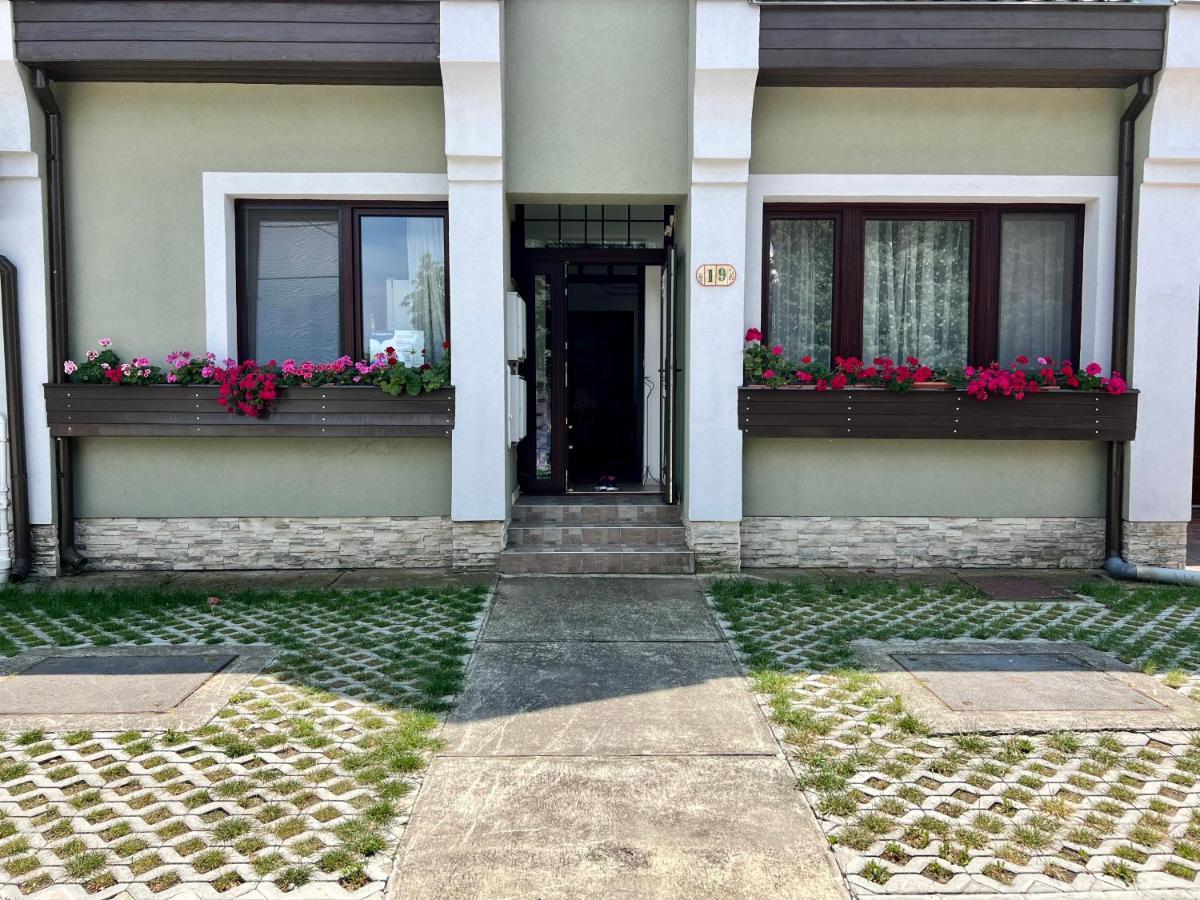 Orosz Apartmanhaz Gyula Luaran gambar