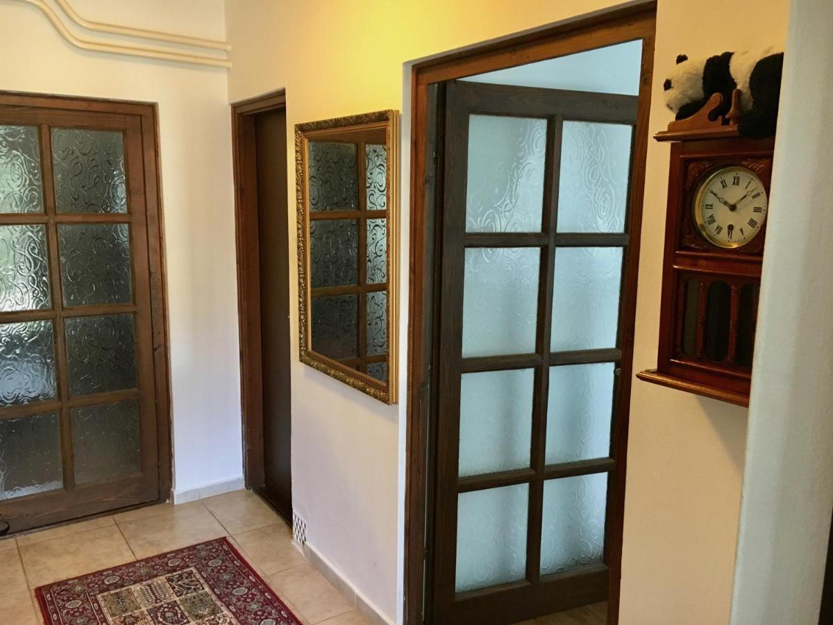 Orosz Apartmanhaz Gyula Luaran gambar