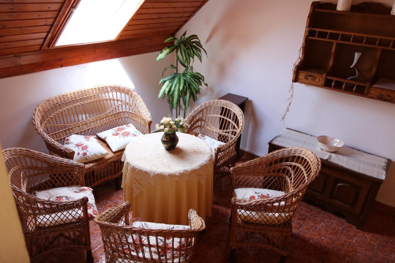 Orosz Apartmanhaz Gyula Luaran gambar